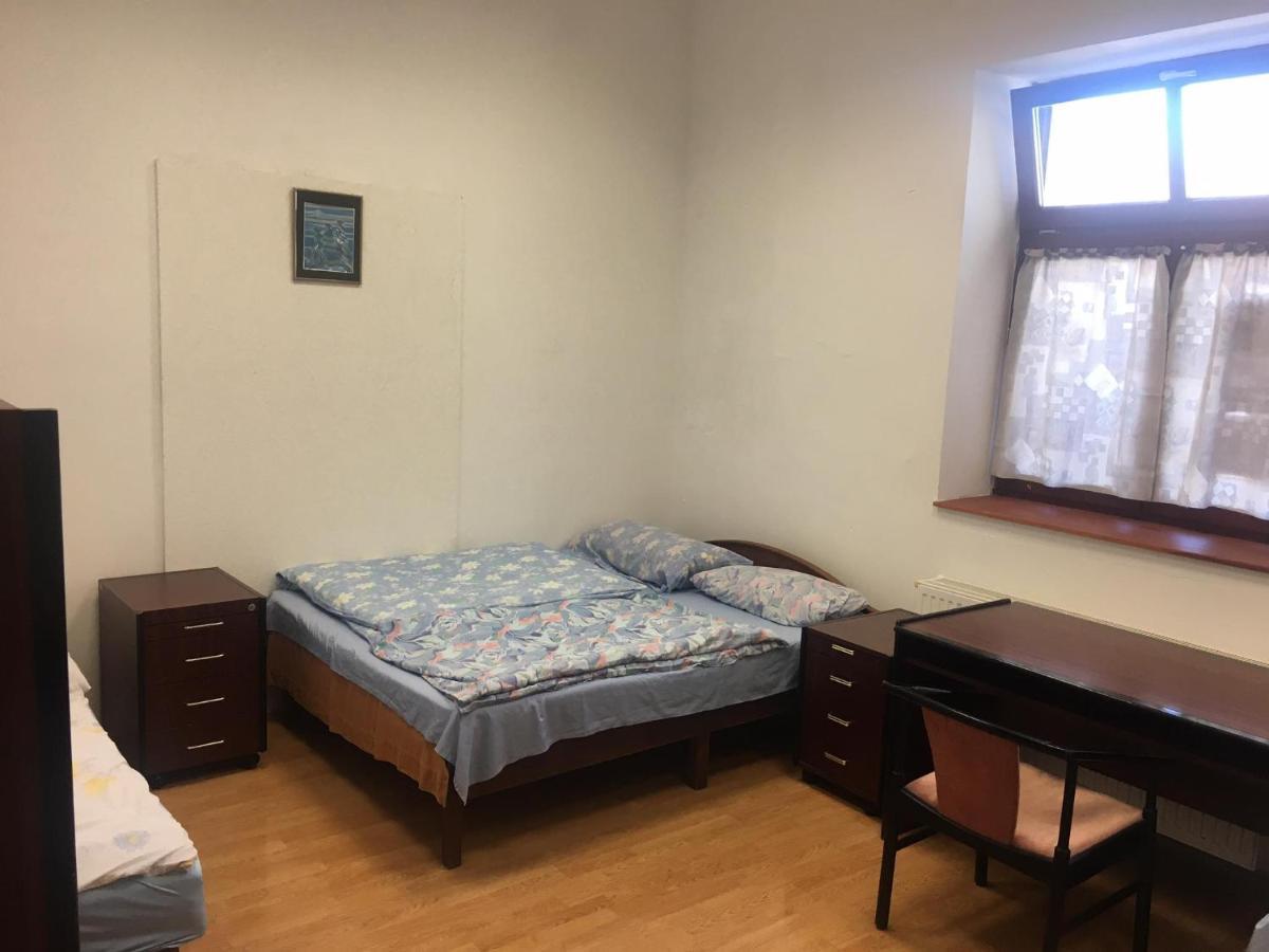 瓦茨 Goencoelhaz旅舍 外观 照片